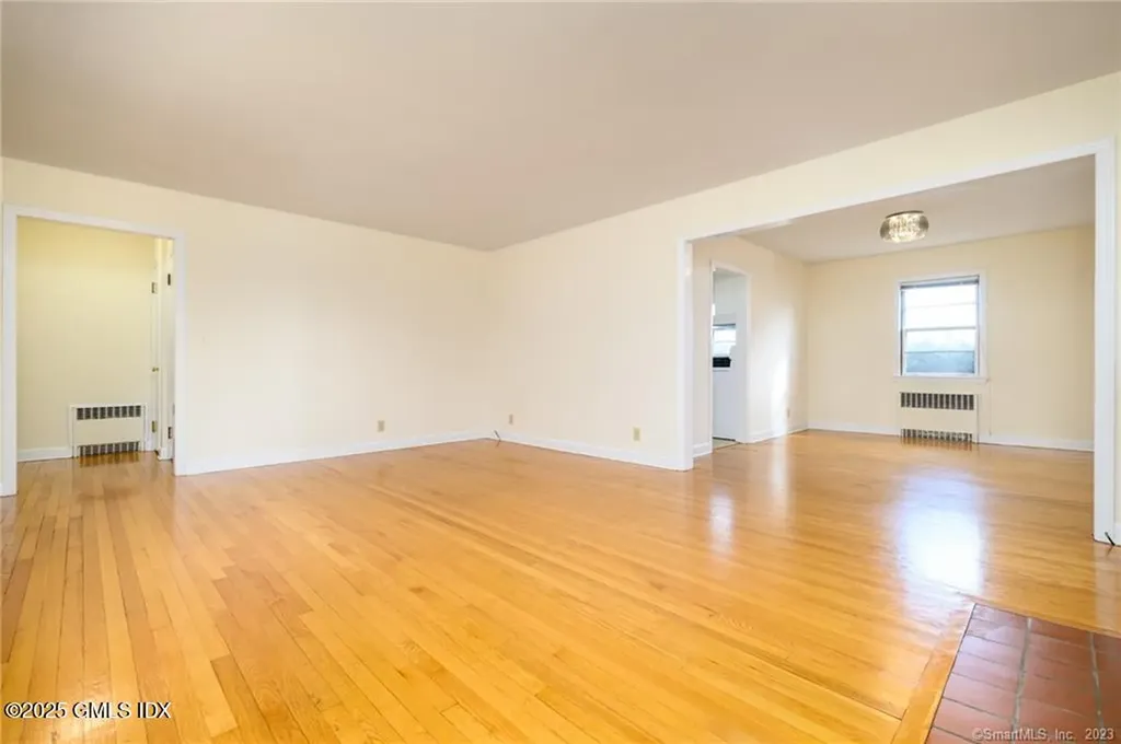 31 Cognewaugh Road Cos Cob CT 06807