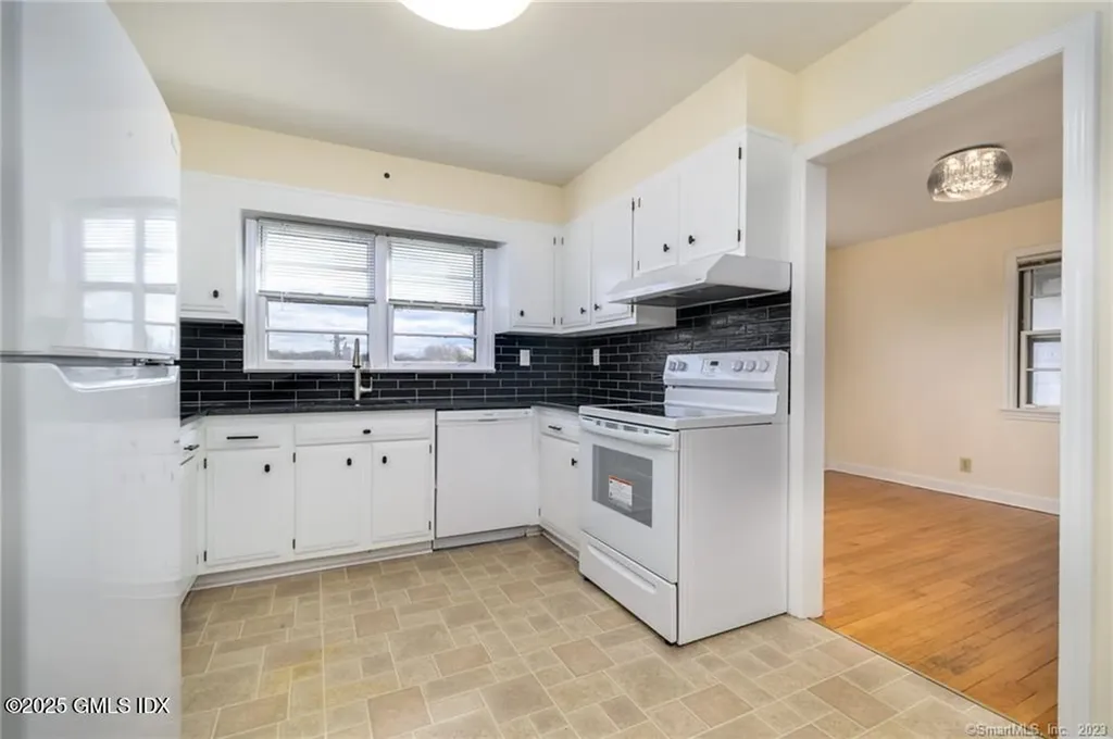 31 Cognewaugh Road Cos Cob CT 06807