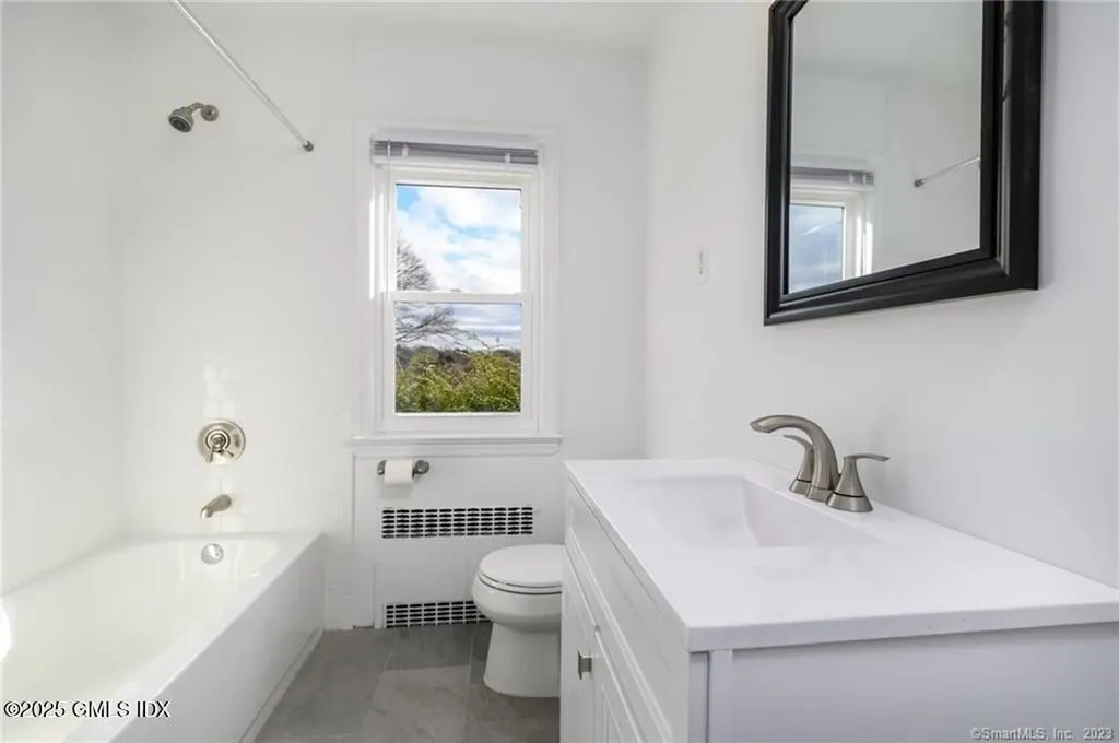 31 Cognewaugh Road Cos Cob CT 06807