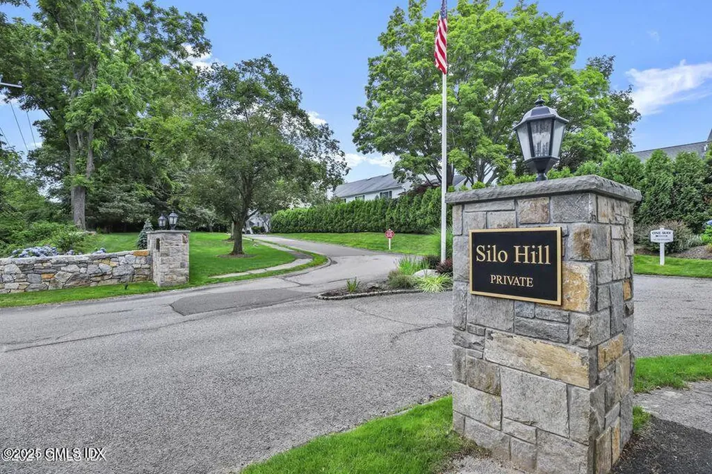 34 Silo Circle Riverside CT 06878