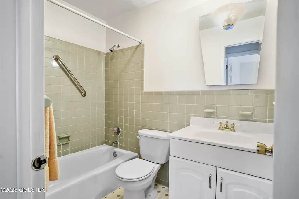 34 Silo Circle Riverside CT 06878