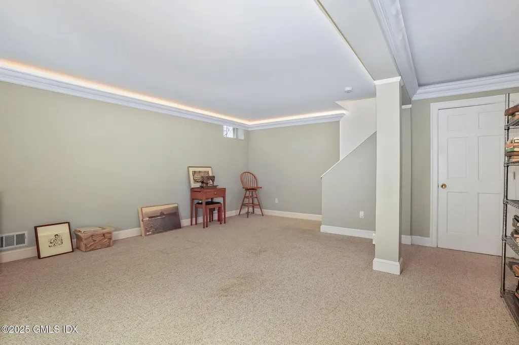 34 Silo Circle Riverside CT 06878