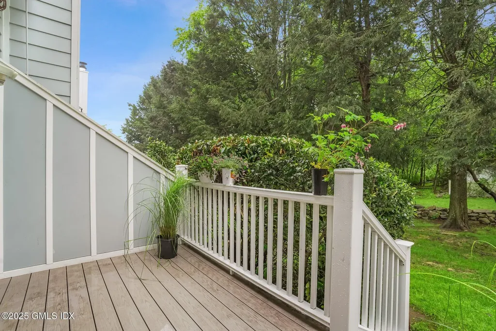 34 Silo Circle Riverside CT 06878