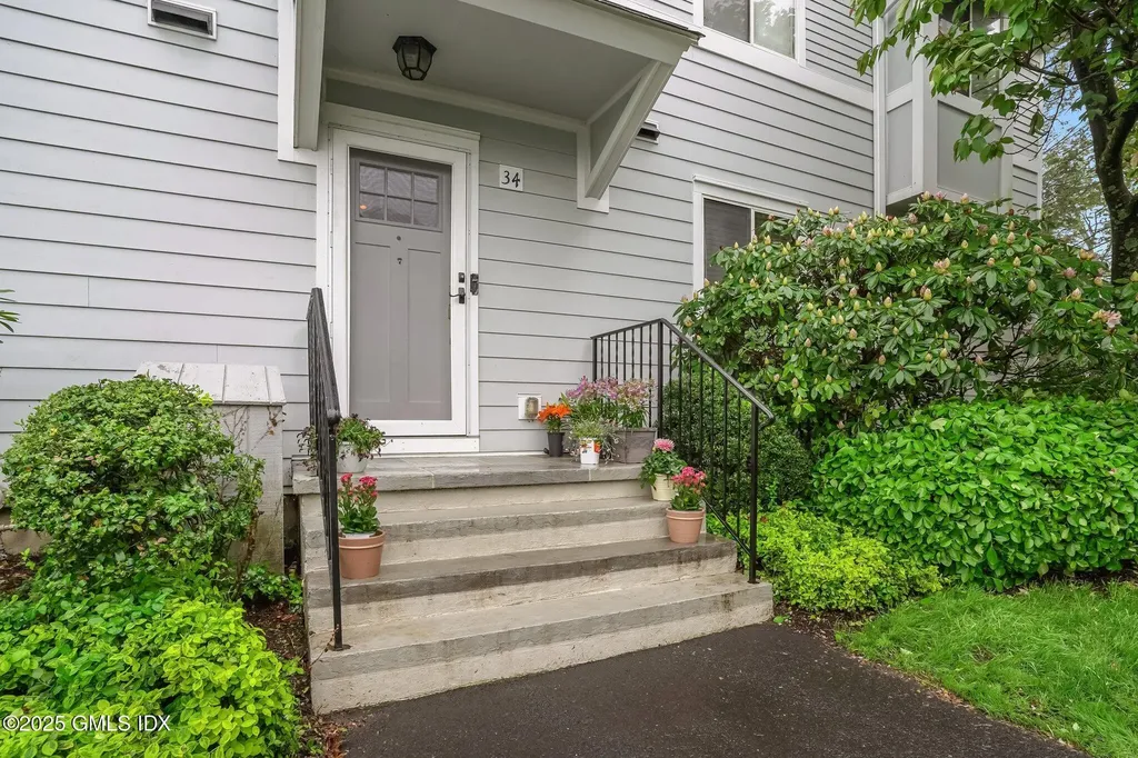 34 Silo Circle Riverside CT 06878