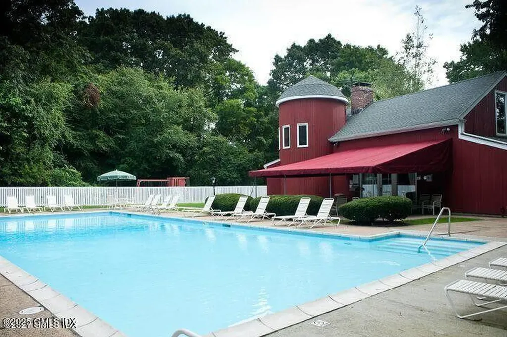 34 Silo Circle Riverside CT 06878