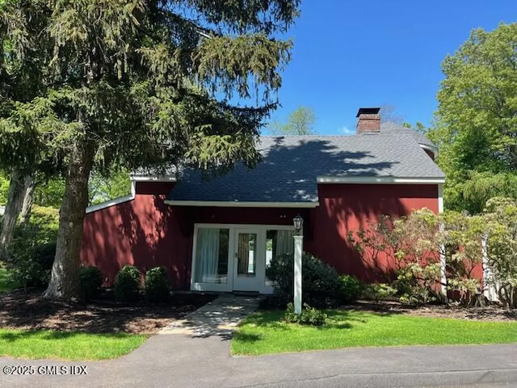 34 Silo Circle Riverside CT 06878