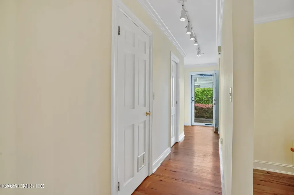 34 Silo Circle Riverside CT 06878