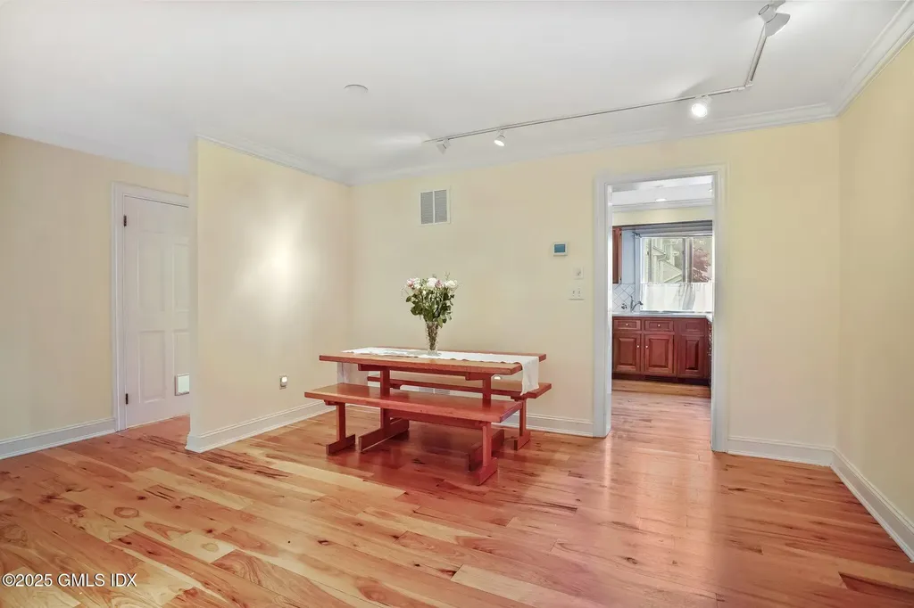 34 Silo Circle Riverside CT 06878