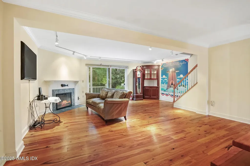34 Silo Circle Riverside CT 06878