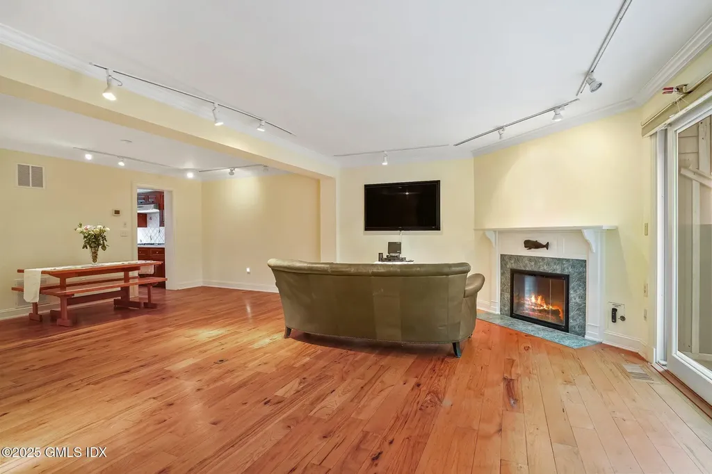 34 Silo Circle Riverside CT 06878