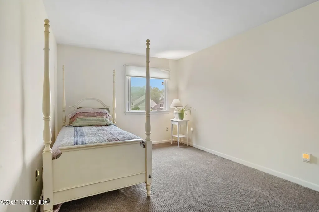 34 Silo Circle Riverside CT 06878