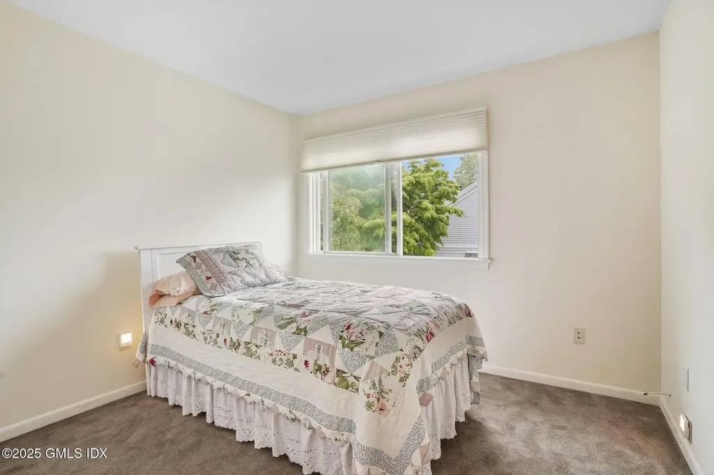 34 Silo Circle Riverside CT 06878