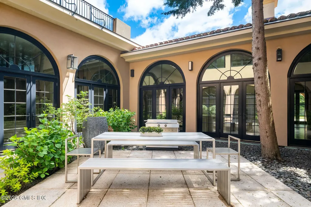 41 Meadow Wood Drive Greenwich CT 06830