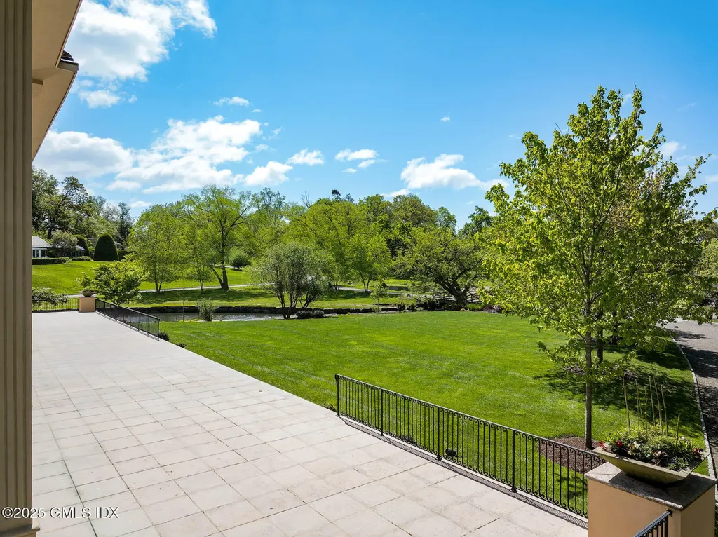 41 Meadow Wood Drive Greenwich CT 06830
