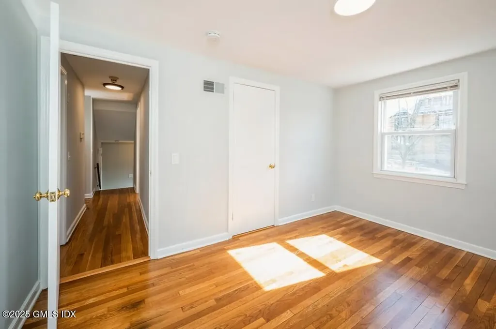 19 Bayside Terrace Riverside CT 06878