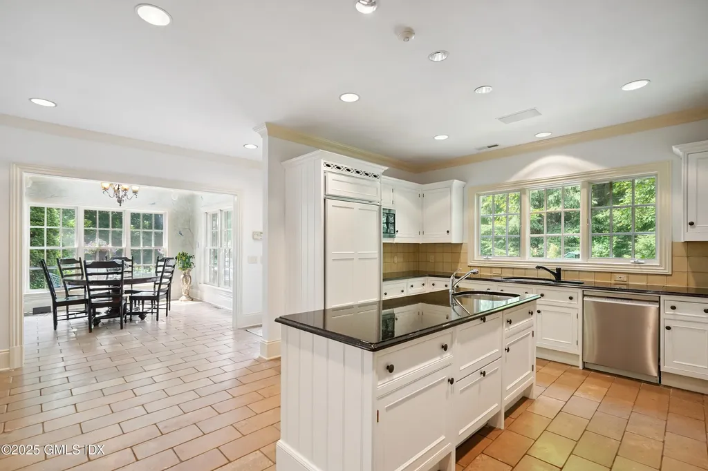 8 Chieftans Road Greenwich CT 06831