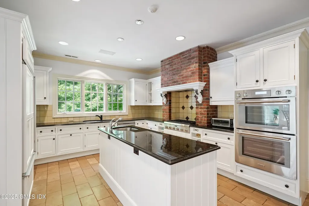 8 Chieftans Road Greenwich CT 06831