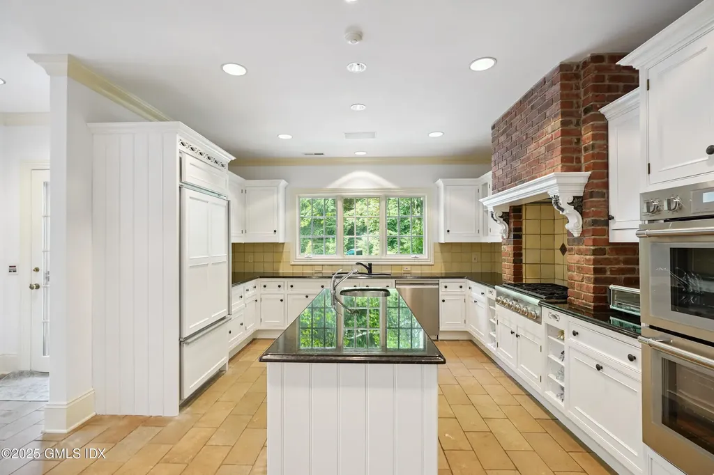 8 Chieftans Road Greenwich CT 06831