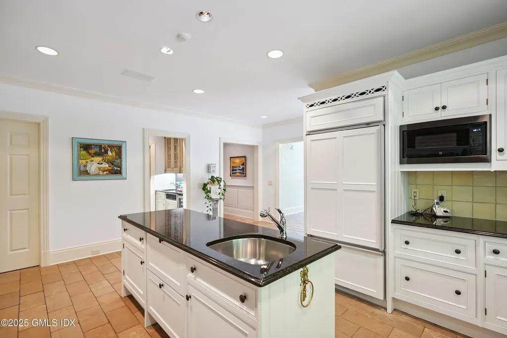 8 Chieftans Road Greenwich CT 06831