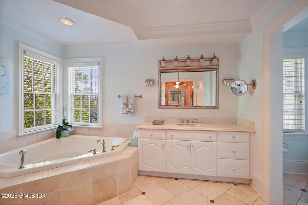 8 Chieftans Road Greenwich CT 06831