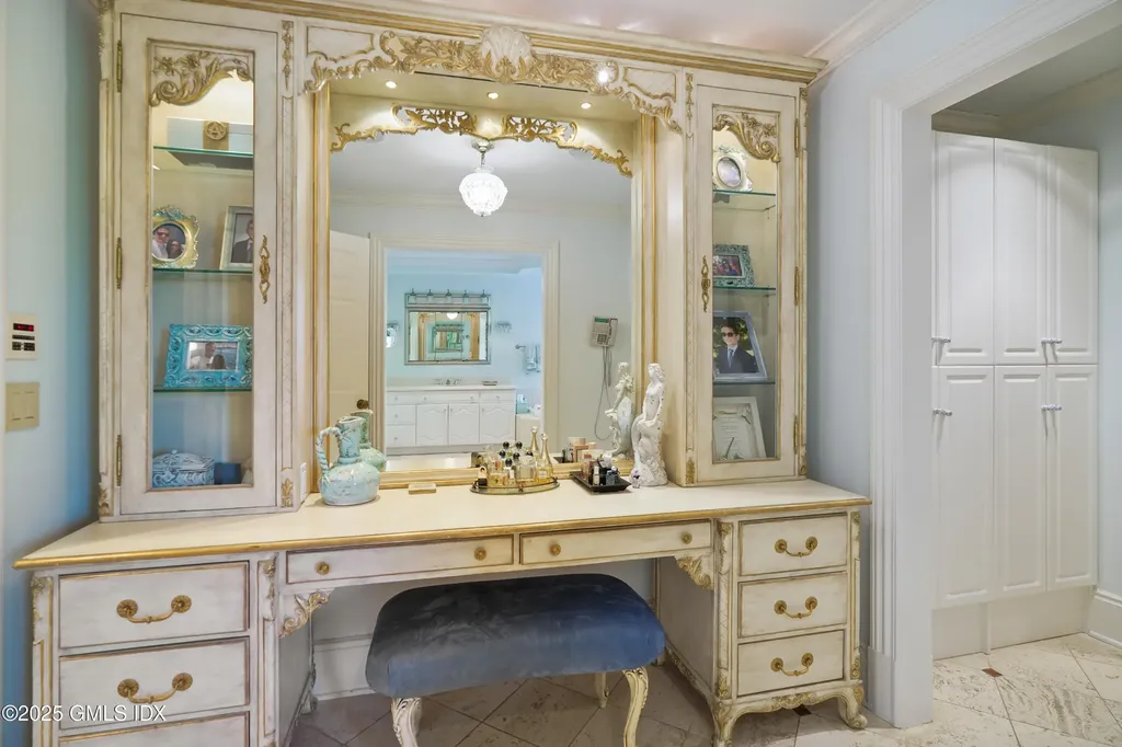 8 Chieftans Road Greenwich CT 06831