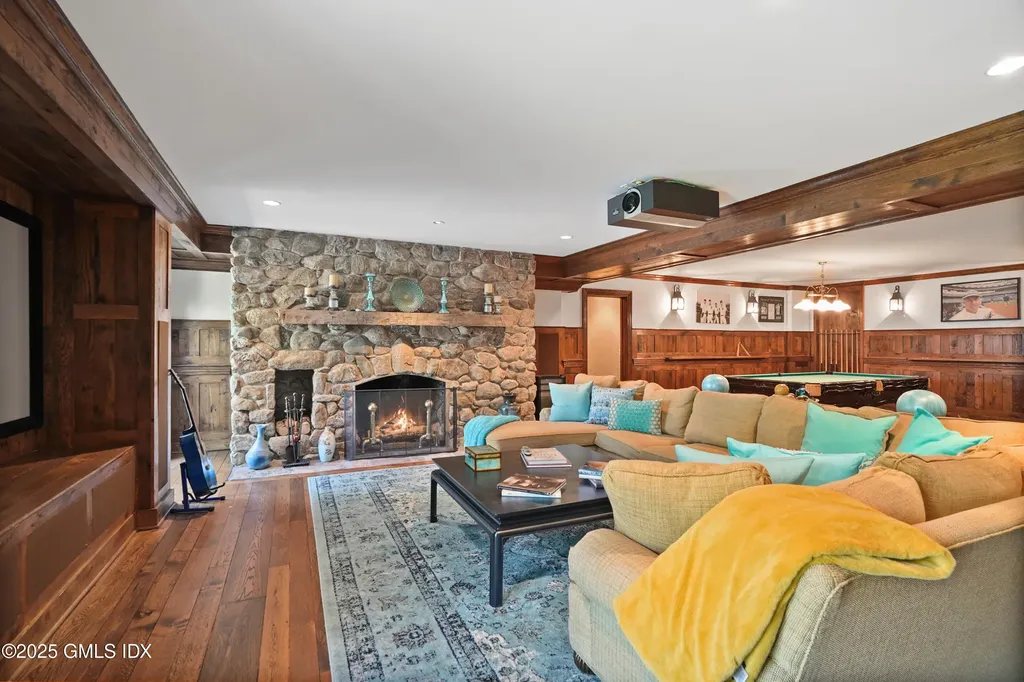 8 Chieftans Road Greenwich CT 06831