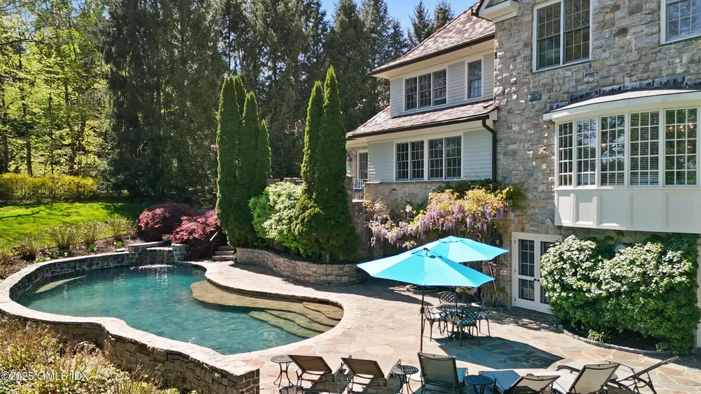 8 Chieftans Road Greenwich CT 06831