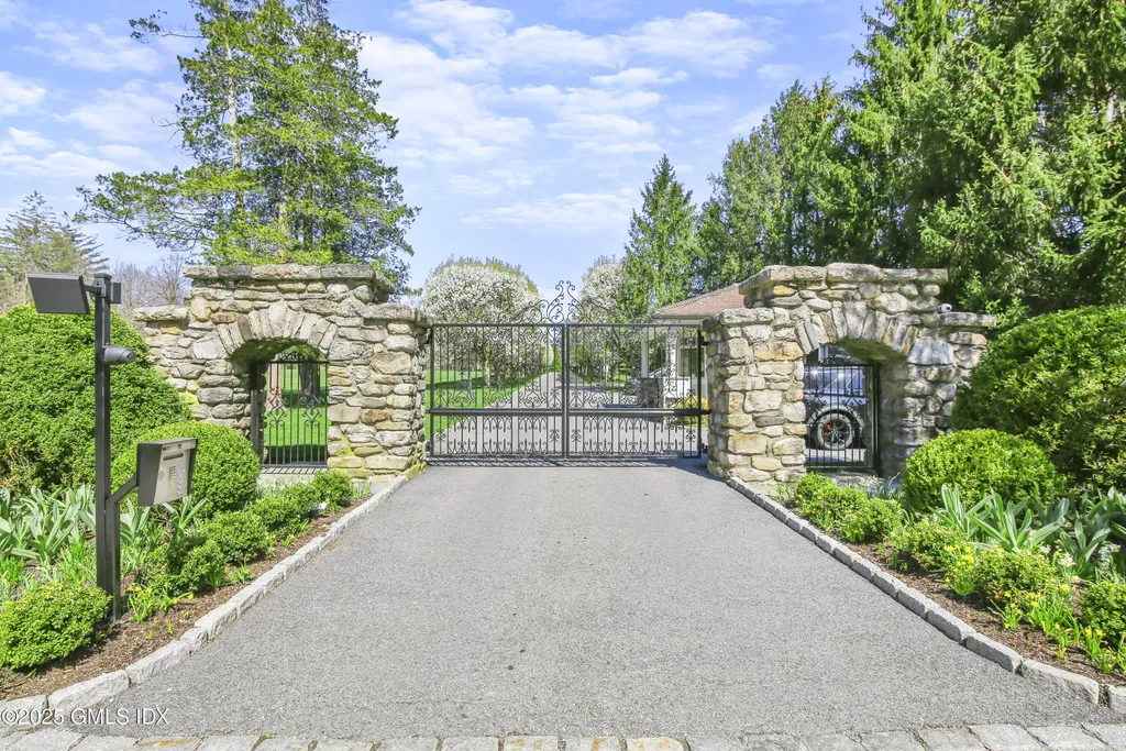 8 Chieftans Road Greenwich CT 06831