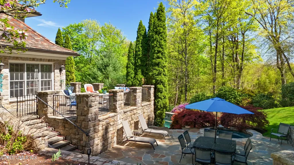 8 Chieftans Road Greenwich CT 06831