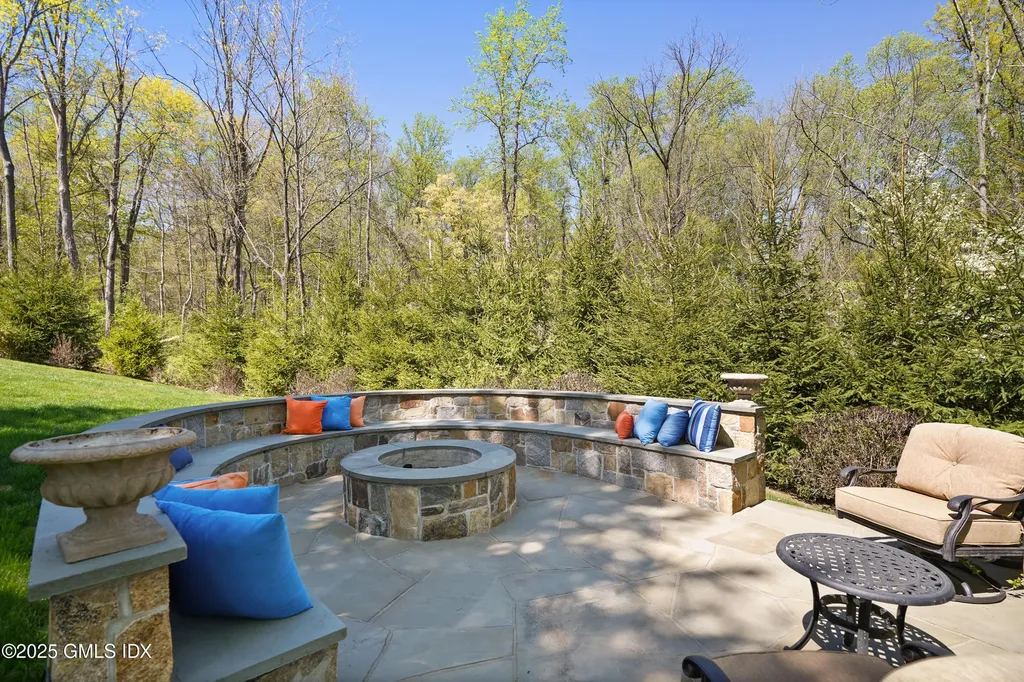 8 Chieftans Road Greenwich CT 06831