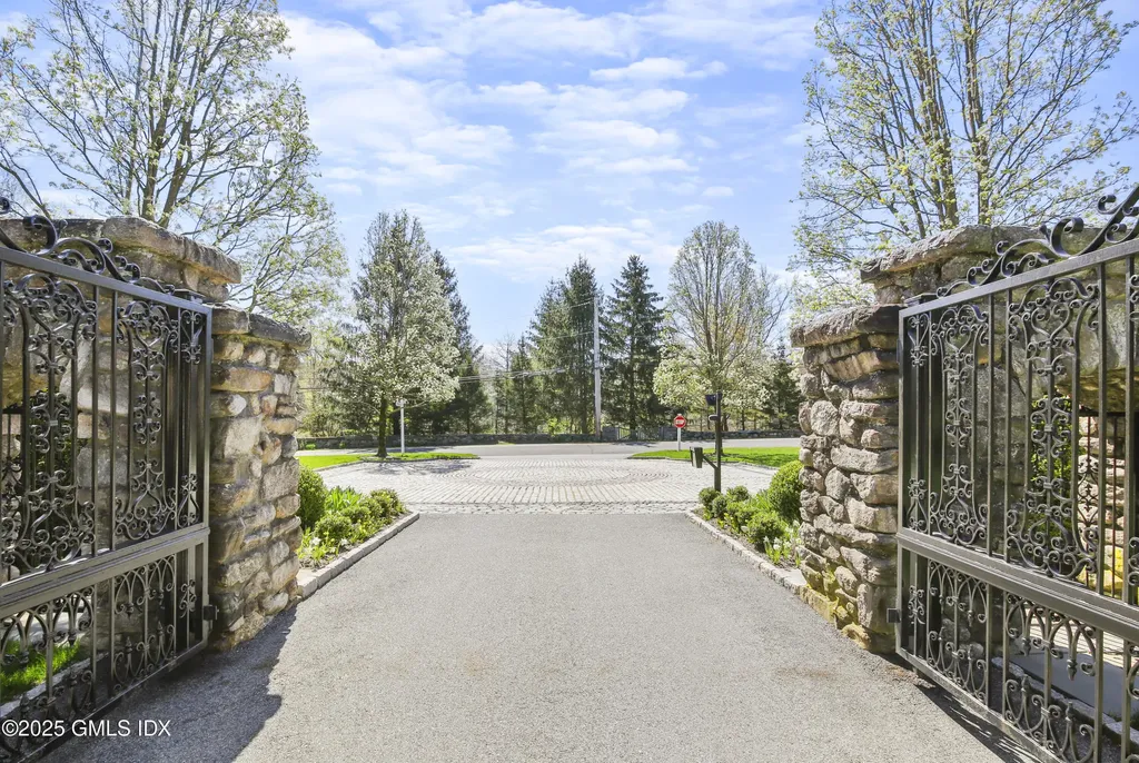 8 Chieftans Road Greenwich CT 06831