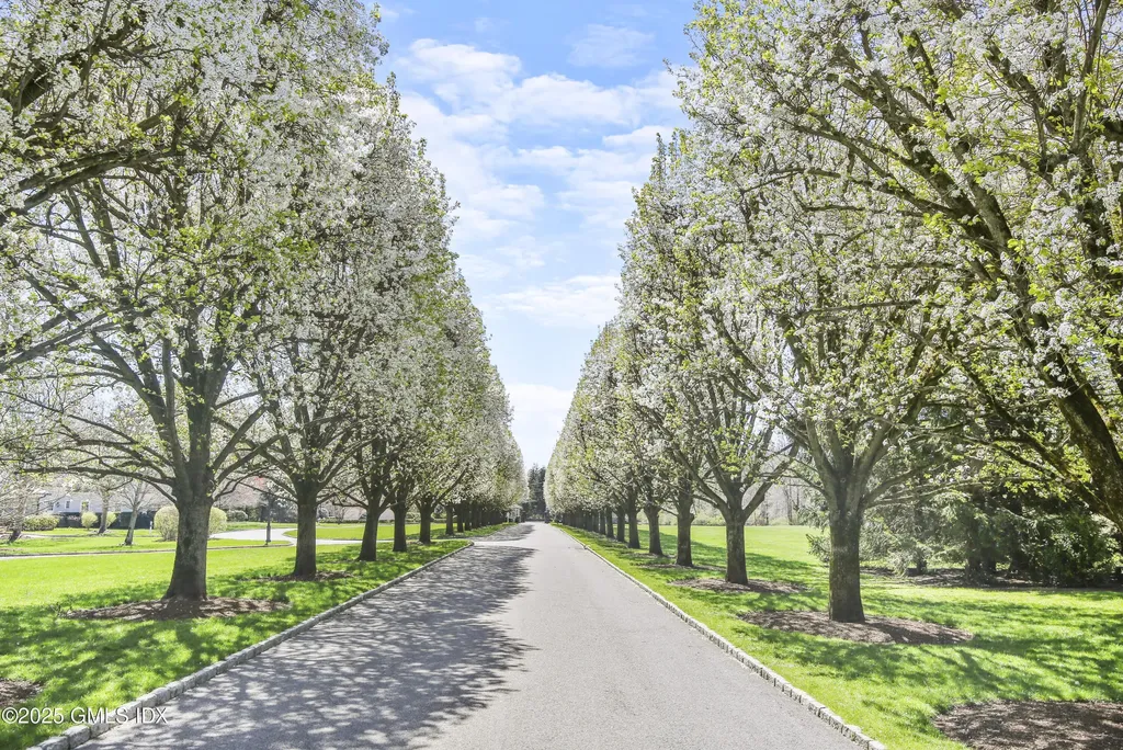 8 Chieftans Road Greenwich CT 06831