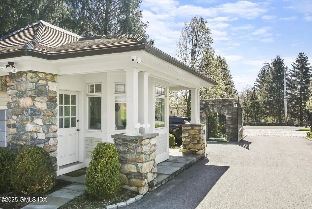 8 Chieftans Road Greenwich CT 06831