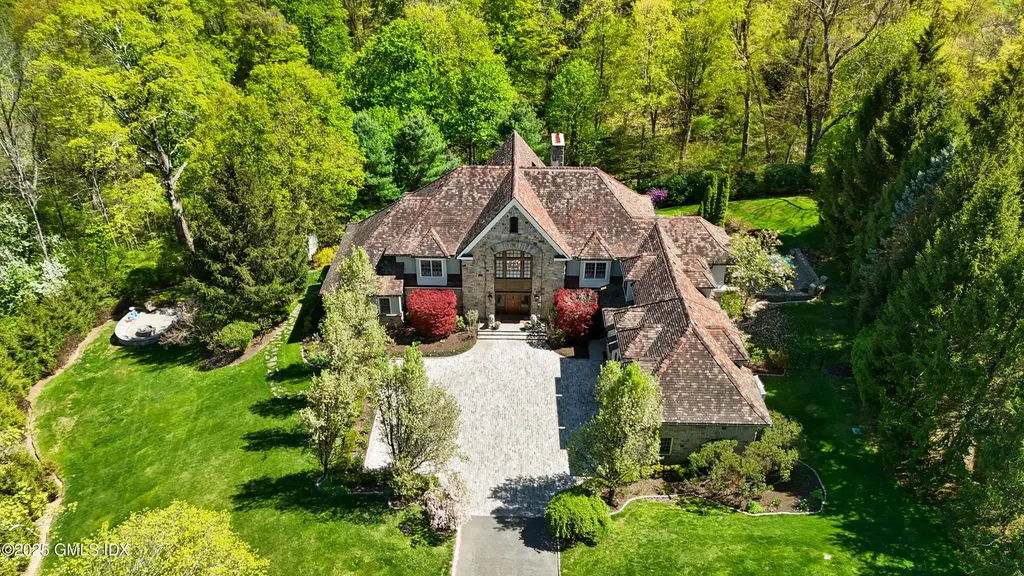 8 Chieftans Road Greenwich CT 06831