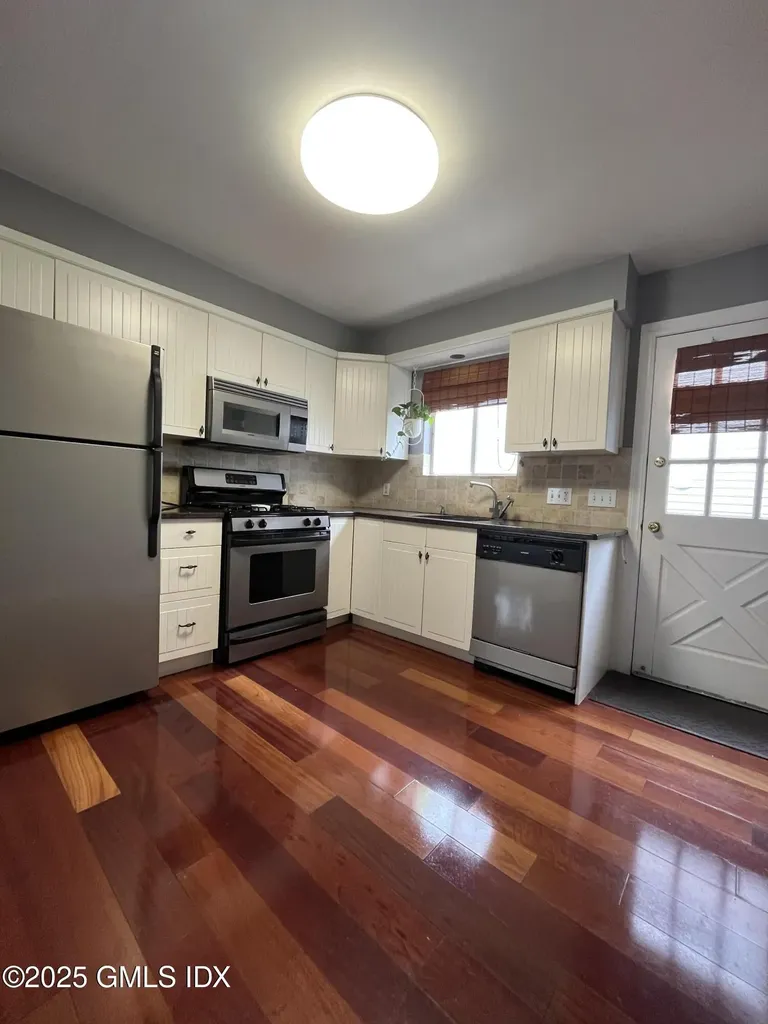 21 Booth Court Greenwich CT 06830