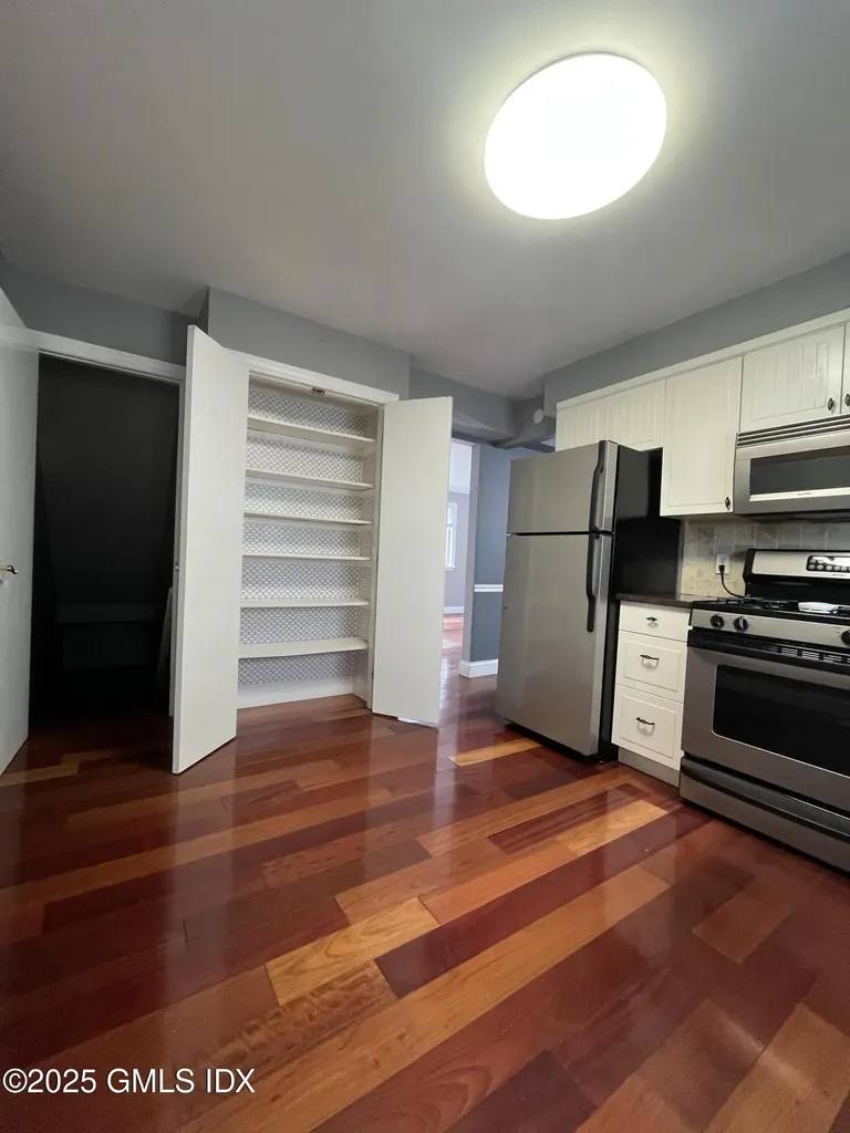 21 Booth Court Greenwich CT 06830