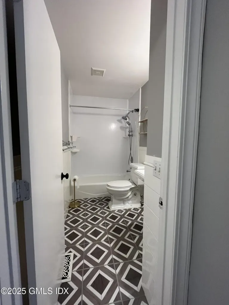 21 Booth Court Greenwich CT 06830