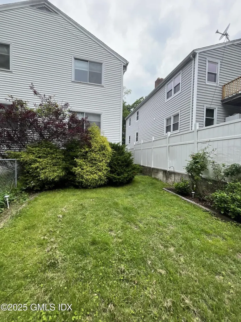 21 Booth Court Greenwich CT 06830