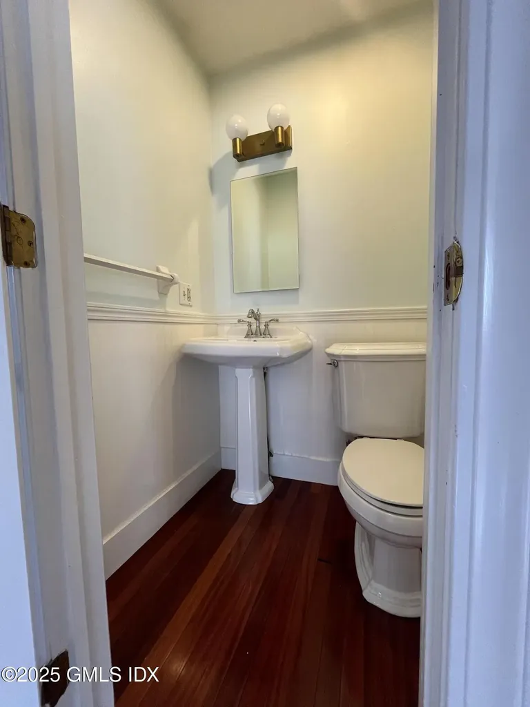 21 Booth Court Greenwich CT 06830