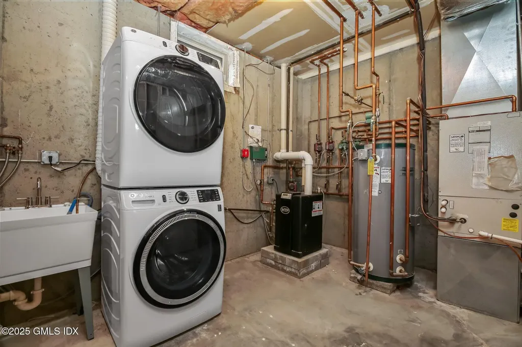 147 Holly Hill Lane Greenwich CT 06830