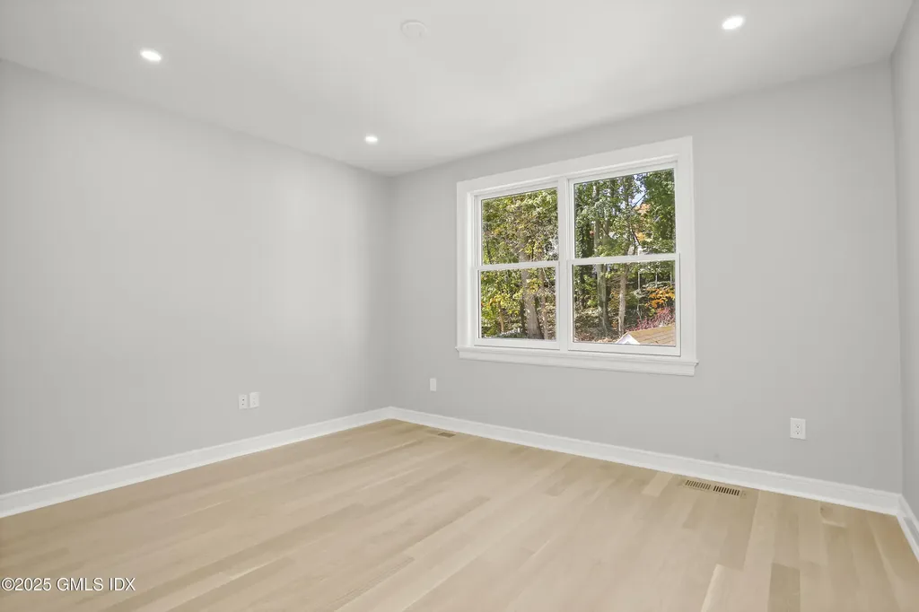 26 Sinawoy Road Cos Cob CT 06807