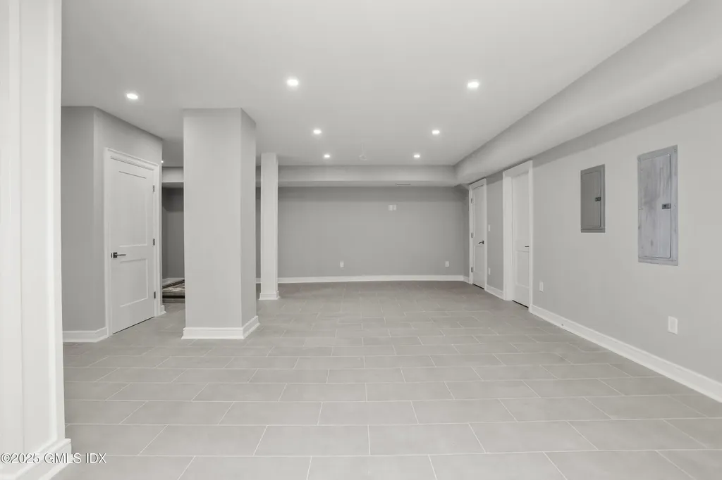 26 Sinawoy Road Cos Cob CT 06807