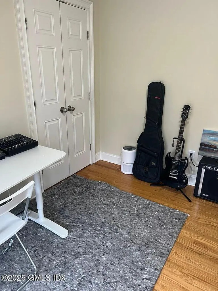 16 Charles Street Greenwich CT 06830