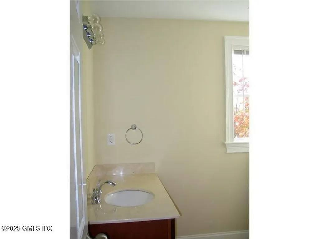 16 Charles Street Greenwich CT 06830