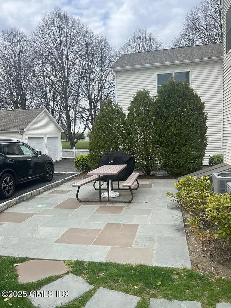 16 Charles Street Greenwich CT 06830