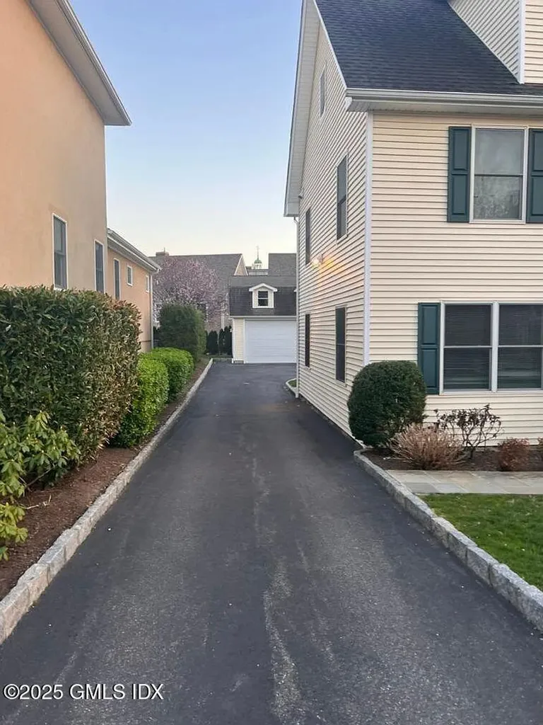 16 Charles Street Greenwich CT 06830