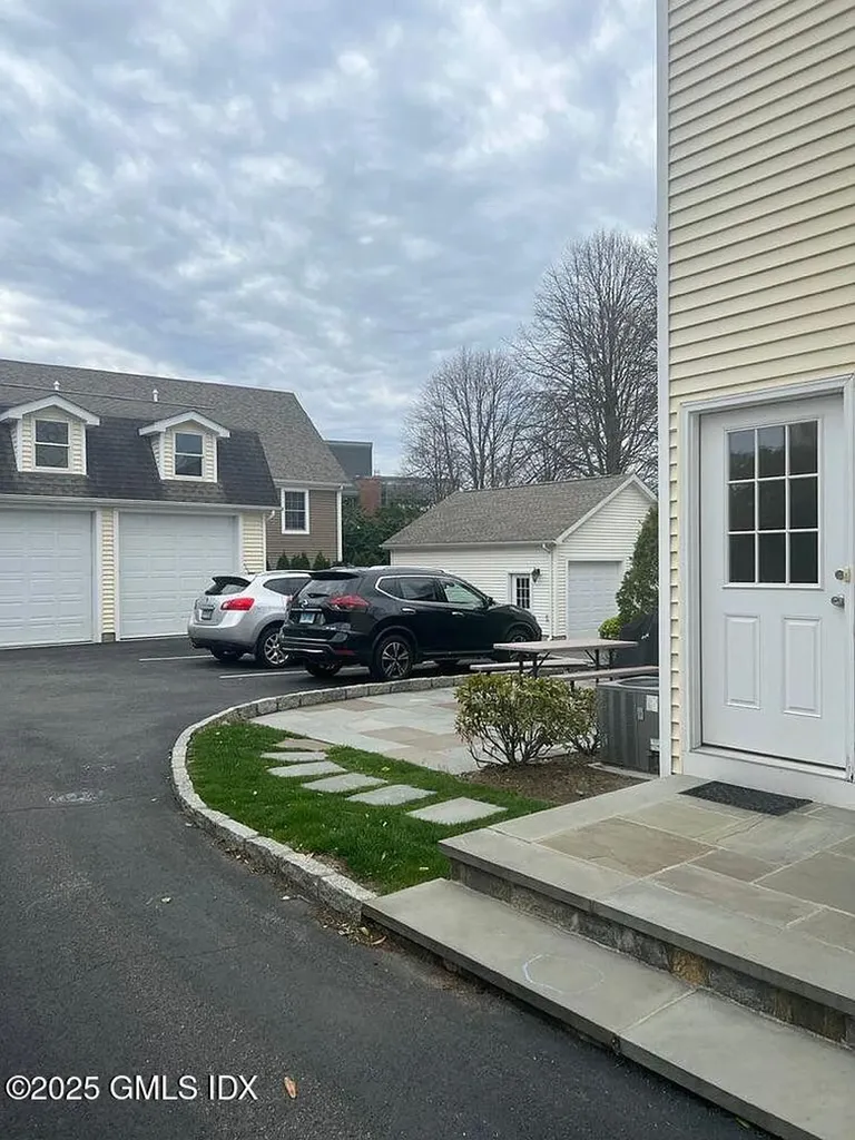 16 Charles Street Greenwich CT 06830