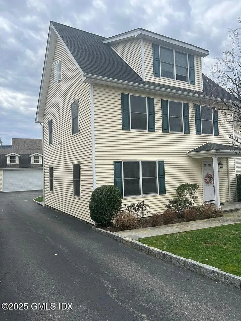 16 Charles Street Greenwich CT 06830