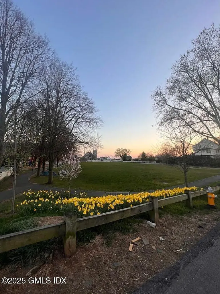 16 Charles Street Greenwich CT 06830