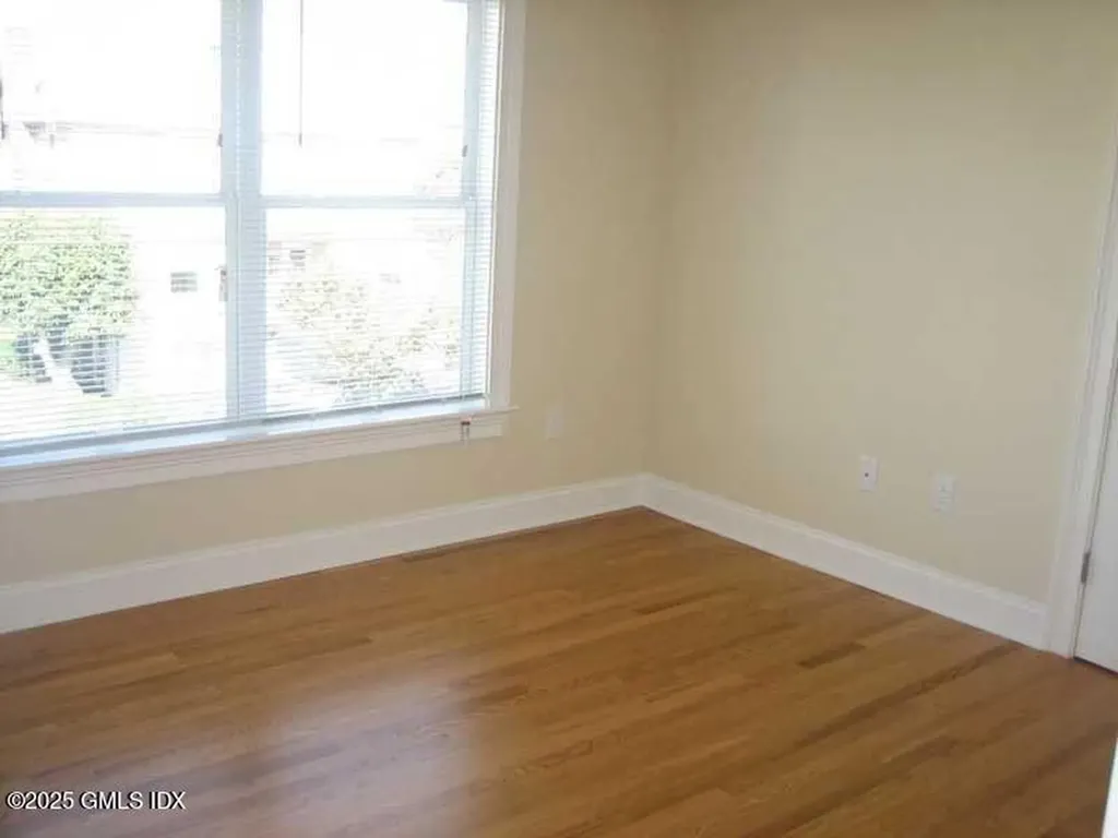 16 Charles Street Greenwich CT 06830